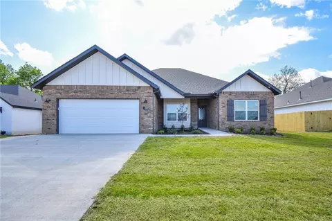 395 N Tacoma St, Farmington, AR 72730