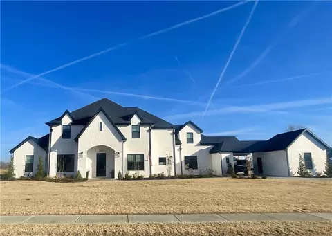 2572 Riverfront Ln, Fayetteville, AR 72703