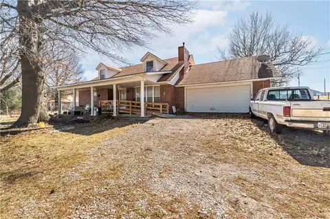 4561 Falcon Rd, Springdale, AR 72762