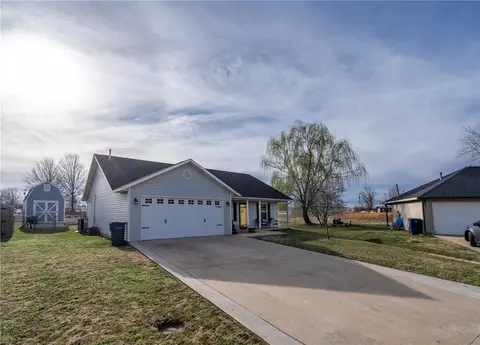 1209 Brentwood Ln, Siloam Springs, AR 72761