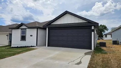 405 NW Bellflower St, Gentry, AR 72734