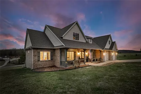 228 Summer Hill Dr, Huntsville, AR 72740