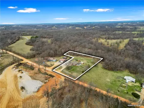 12124 Deer Dr, Bentonville, AR 72712