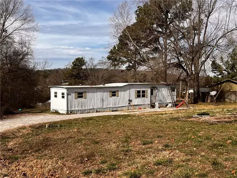 706 Parrott Dr, Huntsville, AR 72740