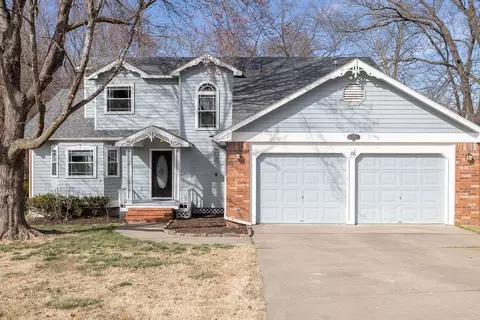 2607 W Dogwood St, Rogers, AR 72758