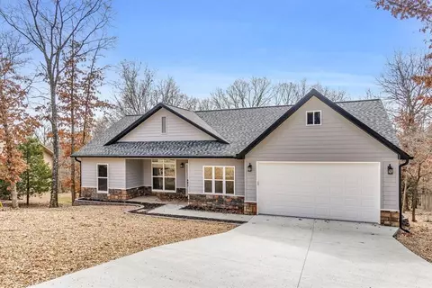 8 Mccollough Ln, Bella Vista, AR 72715