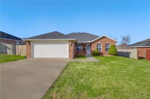 1040 Evergreen St, Centerton, AR 72719