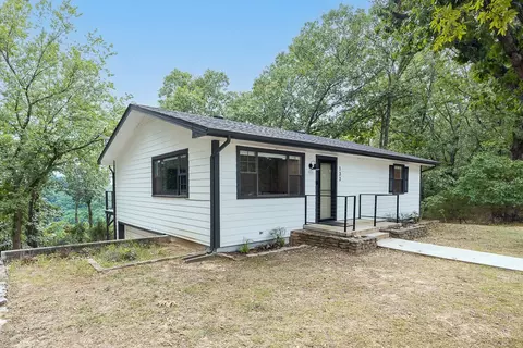133 Ridge Rd, Eureka Springs, AR 72631