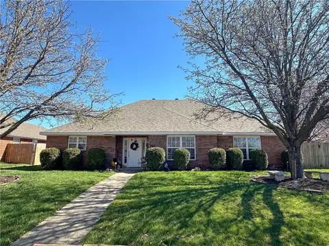 756 Queen Annes Lace Dr, Fayetteville, AR 72704