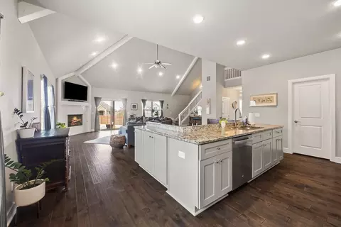 Kitchen - 4604 W Buckeye Dr, Rogers, AR 72758 photo 3 of 3