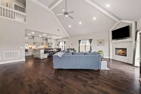 Living - 4604 W Buckeye Dr, Rogers, AR 72758 photo 4 of 5