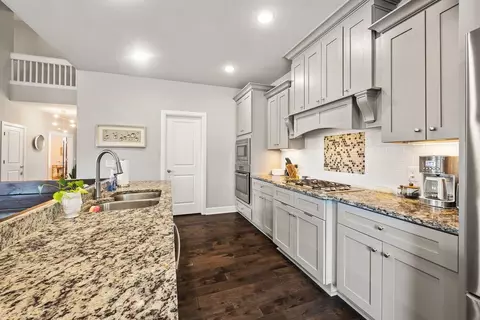 Kitchen - 4604 W Buckeye Dr, Rogers, AR 72758 photo 2 of 3