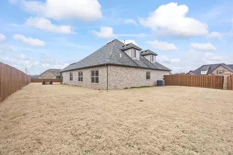 Exterior - 4604 W Buckeye Dr, Rogers, AR 72758 photo 8 of 9