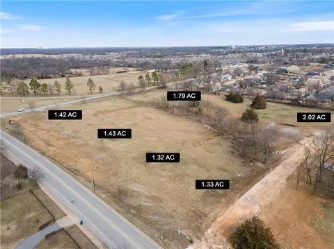 1715 N Dogwood St, Siloam Springs, AR 72761
