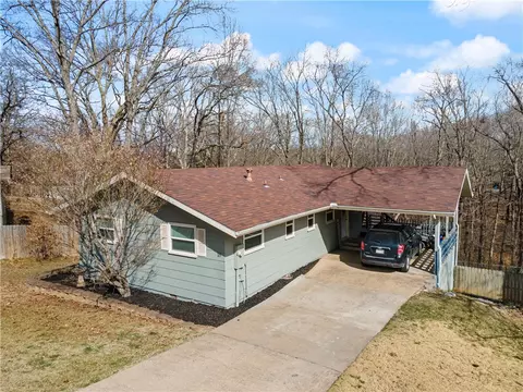 16 Worcester Dr, Bella Vista, AR 72714