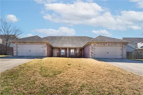3007 SW Amberwood St, Bentonville, AR 72712