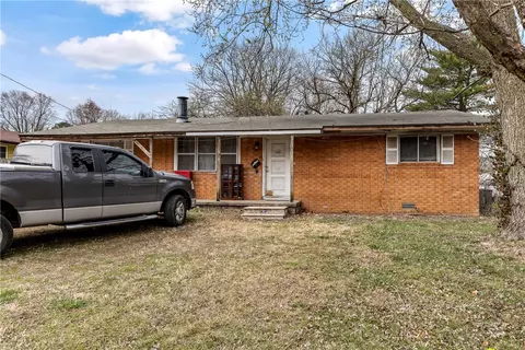 910 S 10th St, Rogers, AR 72756