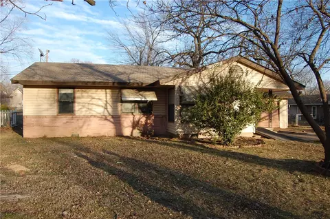 803 N 11th St, Rogers, AR 72756