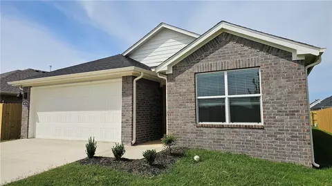 3876 Pinecrest St, Springdale, AR 72764