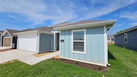 401 NW Belleflower St, Highfill, AR 72734