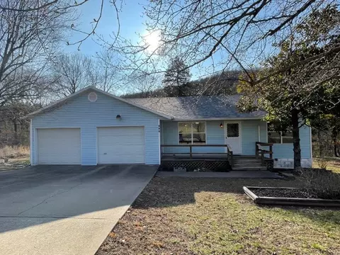 155 Stateline Dr, Holiday Island, AR 72631