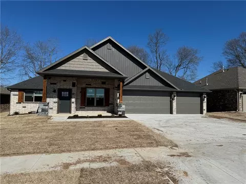 700 Phyllis Farm Rd, Prairie Grove, AR 72753