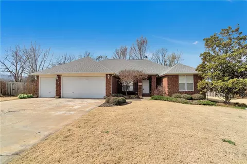5127 E Milo Way, Fayetteville, AR 72701