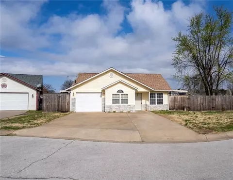 1204 Brentwood Ln, Siloam Springs, AR 72761