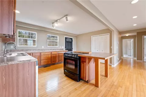 Kitchen - 22678 E War Eagle Rd, Springdale, AR 72764 photo 6 of 6