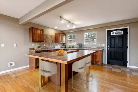 Kitchen - 22678 E War Eagle Rd, Springdale, AR 72764 photo 2 of 6