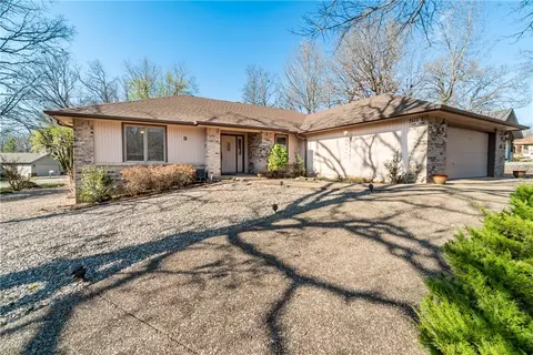 9 Cheddar Cir, Bella Vista, AR 72715