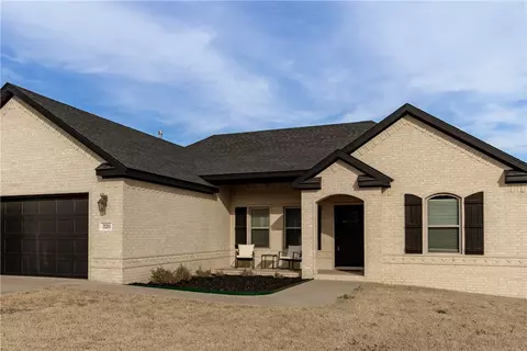 320 Captain Hopkins St, Prairie Grove, AR 72753