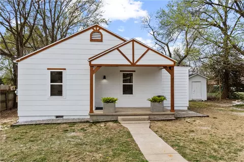 1214 S 3rd St, Rogers, AR 72756