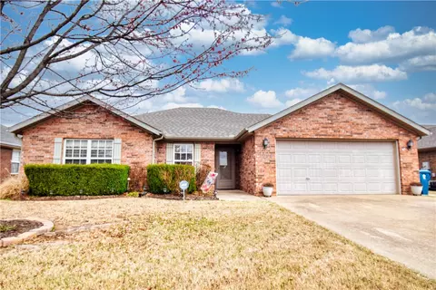 3906 SW Surrey Ave, Bentonville, AR 72712