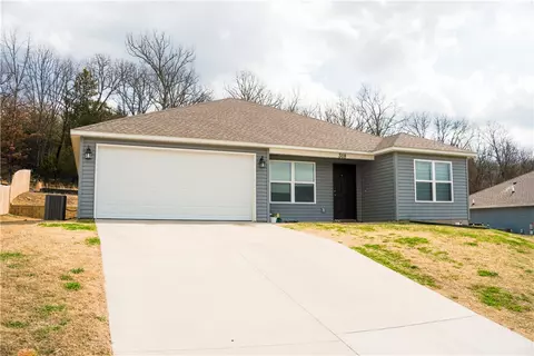 318 Cooper St, Huntsville, AR 72740