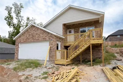 1308 Valley Dr, Gentry, AR 72734