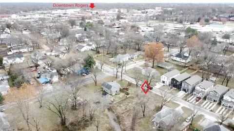 609 W Maple St, Rogers, AR 72756