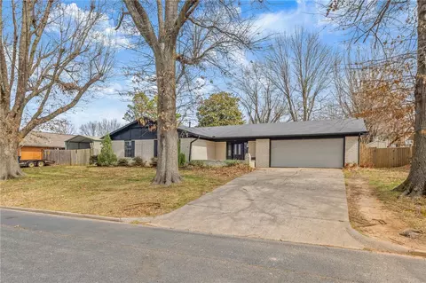213 Terrace Dr, Lowell, AR 72745