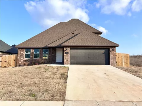 701 W Taylor St, Siloam Springs, AR 72761