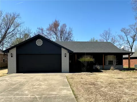 206 Lyndal Ln, Bentonville, AR 72712