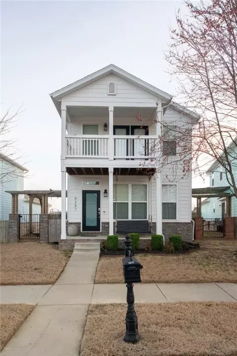 4247 W Marlowe Ln, Fayetteville, AR 72704