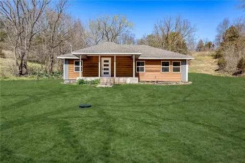 4091 Bear Hollow Rd, Pineville, MO 64856