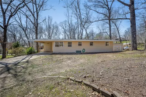2 Mace Ln, Bella Vista, AR 72715