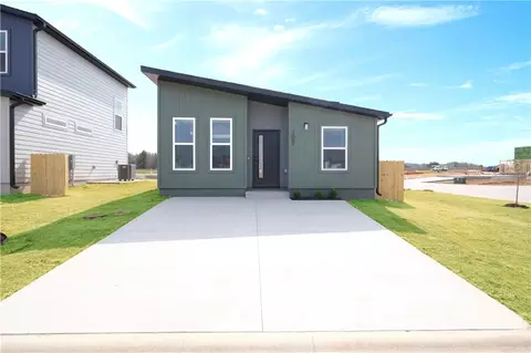 1001 Kentucky Ave, Centerton, AR 72719