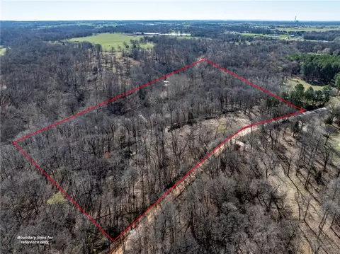 9020 Pine Grove Rd, Gentry, AR 72734