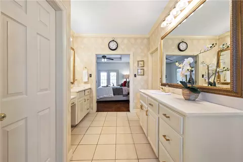 Bath - 10912 Greyfriar Ln, Fort Smith, AR 72908 photo 2 of 7