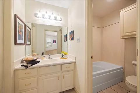Bath - 10912 Greyfriar Ln, Fort Smith, AR 72908 photo 4 of 7