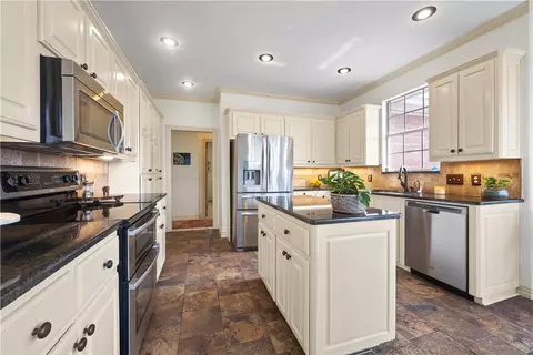 Kitchen - 10912 Greyfriar Ln, Fort Smith, AR 72908 photo 2 of 4