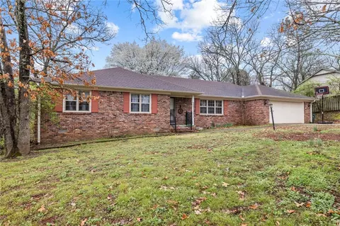 2660 N Loxley Ave, Fayetteville, AR 72703