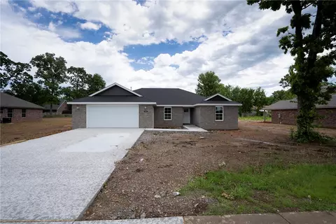 512 Pioneer Ln, Gentry, AR 72734